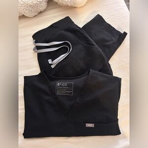 Black Figs Catarina One-Pocket Top & Yola Pant
